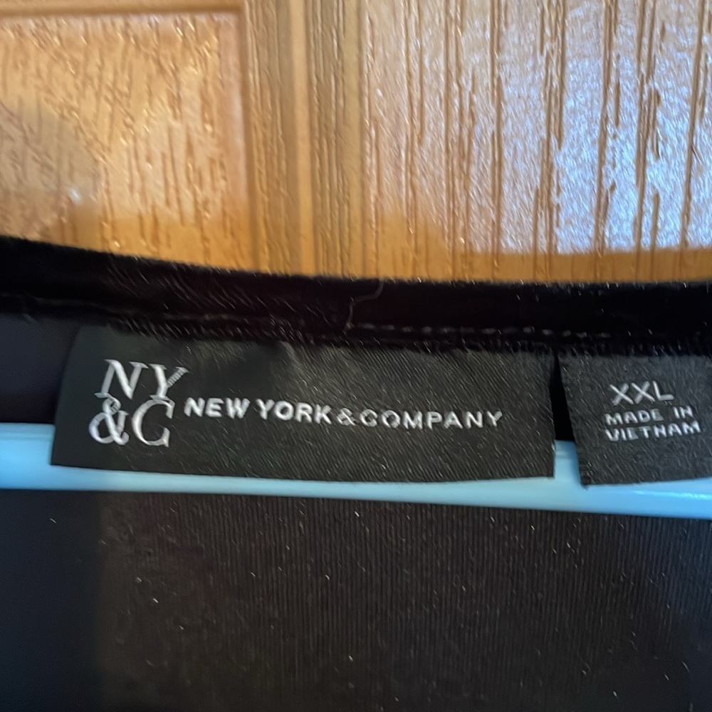 NWOT New York & Company polyester/spandex velvet v-neck top, Size XXL - Picture 4 of 7